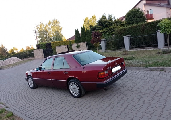 Mercedes-Benz W124 (1984-1993) cena 27400 przebieg: 230000, rok produkcji 1992 z Kielce małe 466